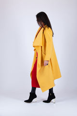 Coat VICTORIA - Side View: Detailed view of the premium fabric and tailored fit.